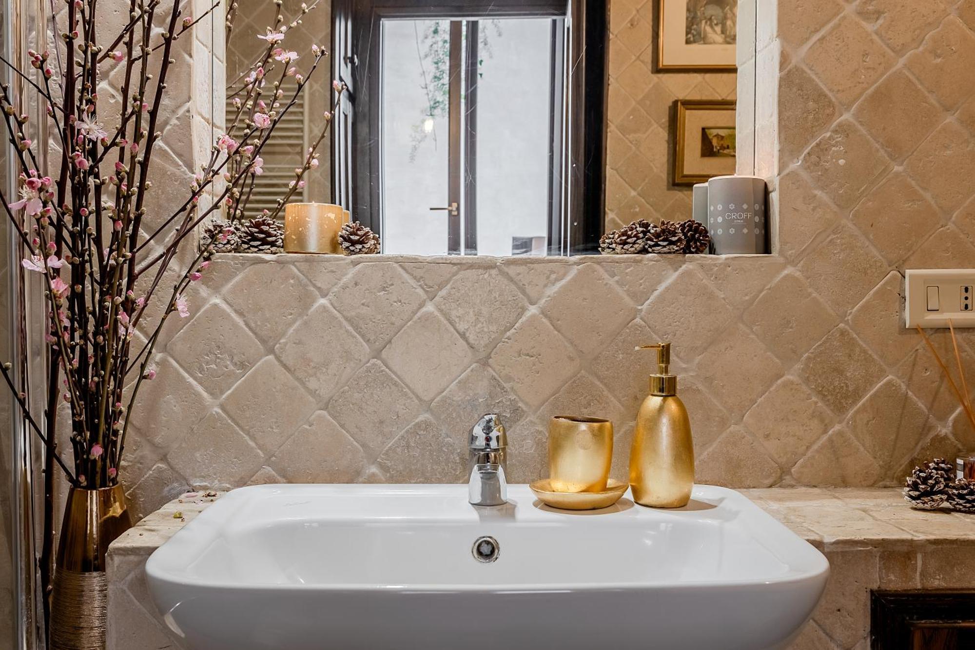 Trevi Fountain Stylish Apartment *
